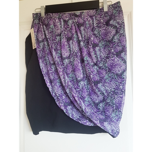 Hanna & Gracie Black and Floral Skirt - Picture 2 of 3